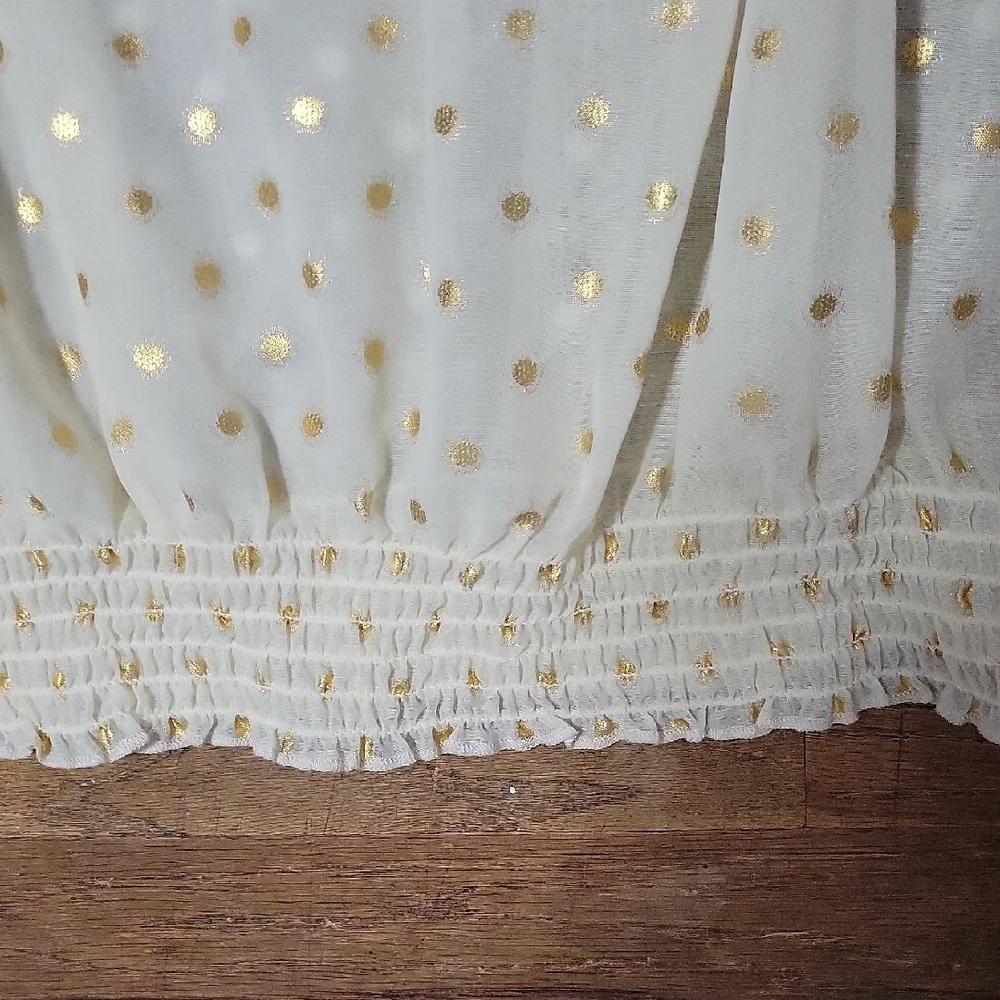 🔵3/$13 NWOT No Boundaries Cream Top with Gold Chain Detail - Picture 3 of 5